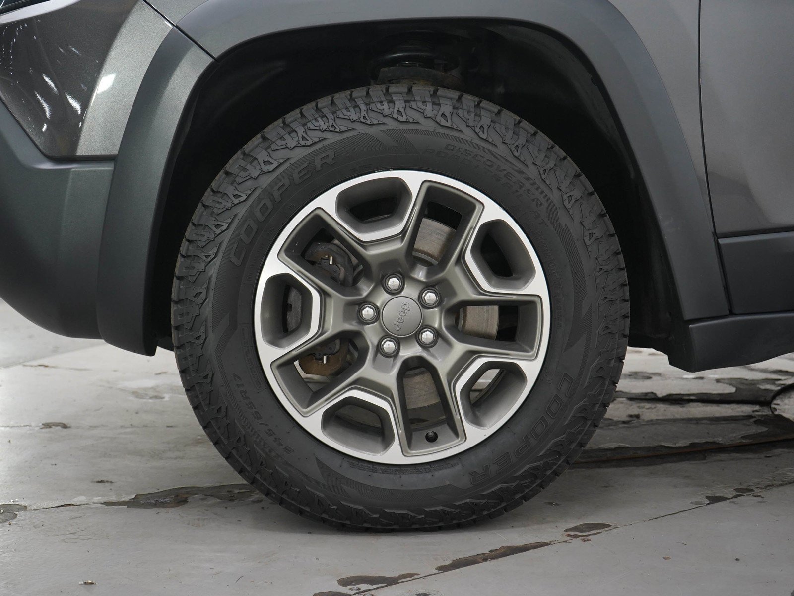 Used 2020 Granite Crystal Metallic Clearcoat Jeep Trailhawk image 28