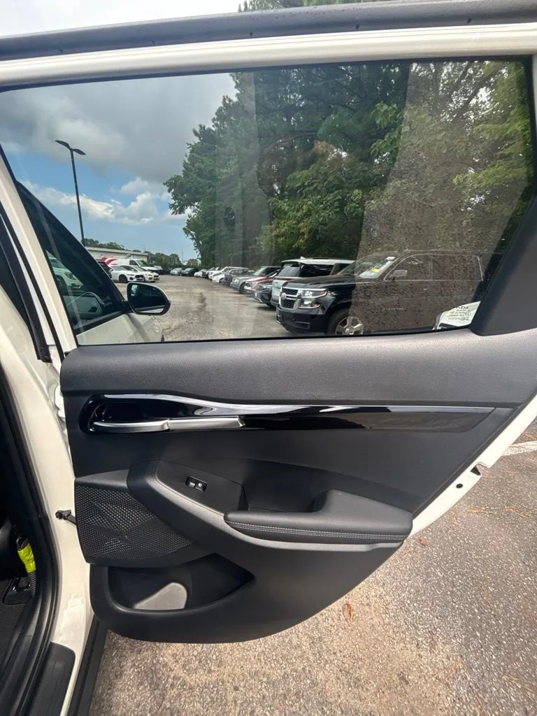 Used 2026 White Kia S image 21