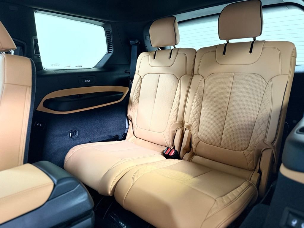 New 2026 Diamond Black Crystal Pearl-Coat Exterior Paint Jeep Summit image 31