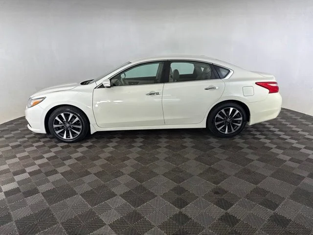 Used 2016 White Nissan 2.5 SL image 8