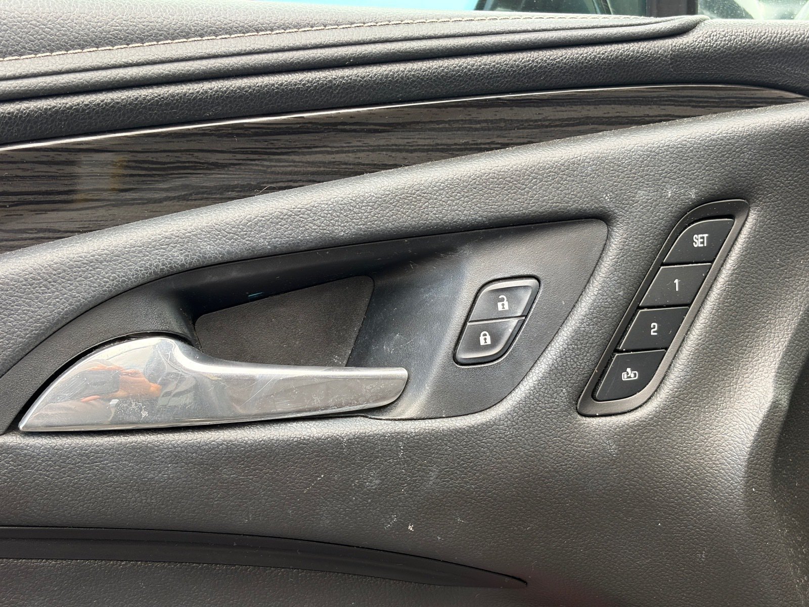 Used 2017 EBONY TWILIGHT METALLIC Buick Essence image 7