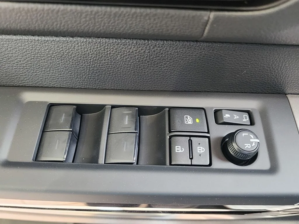 2026 Toyota Tundra Limited - Photo 11