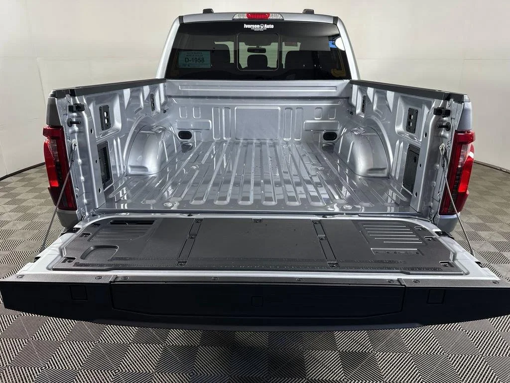 New 2026 Iconic Silver Metallic Ford XLT image 8
