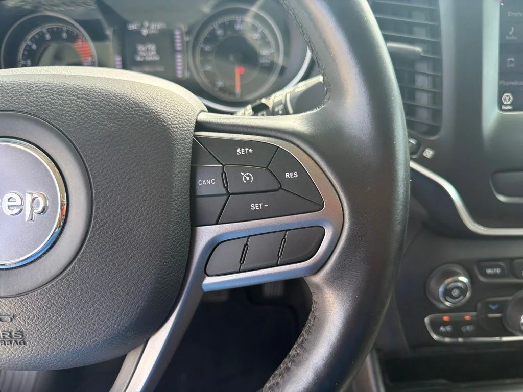 Certified Used 2021 Diamond Black Jeep Latitude Lux image 21