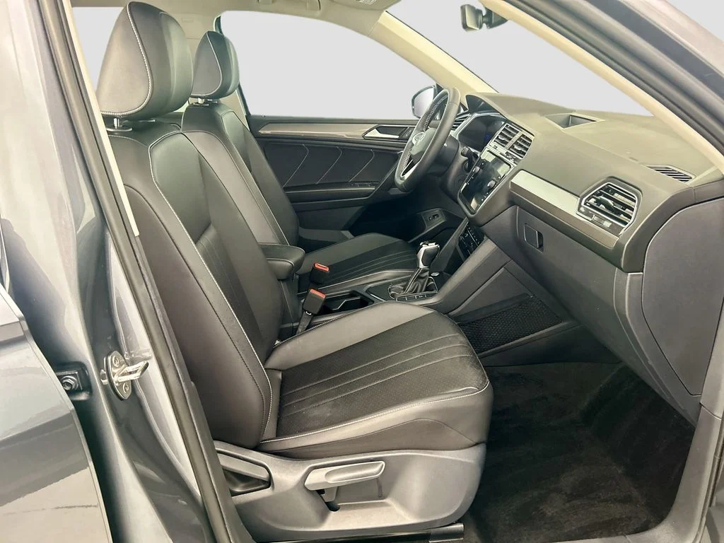 Used 2024 Gray Volkswagen 2.0T SE image 18