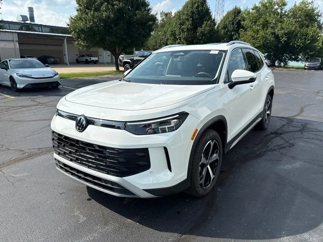 New 2026 Pure White Volkswagen SE image 3