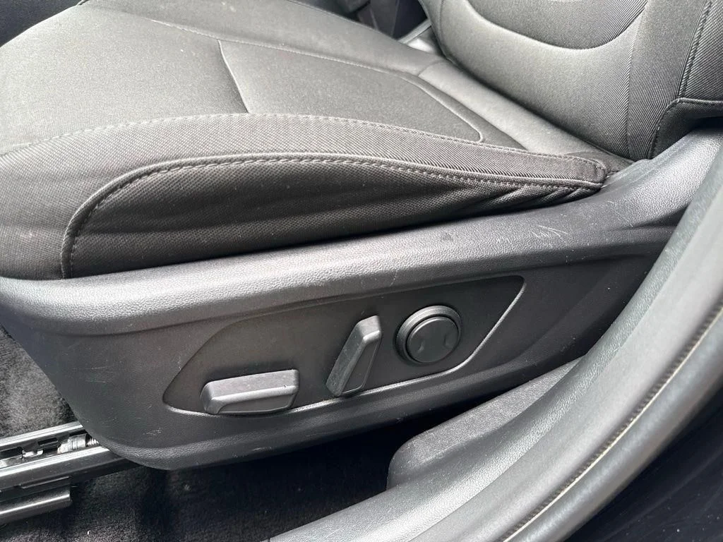 Used 2023 Black Hyundai SEL image 12