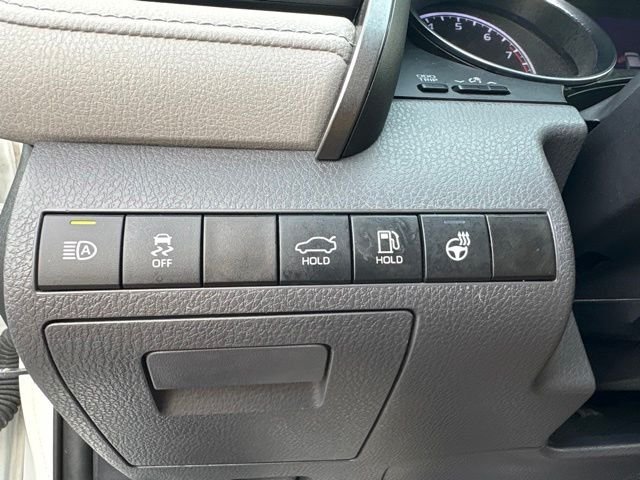 Used 2020 Pearl Toyota XLE image 24