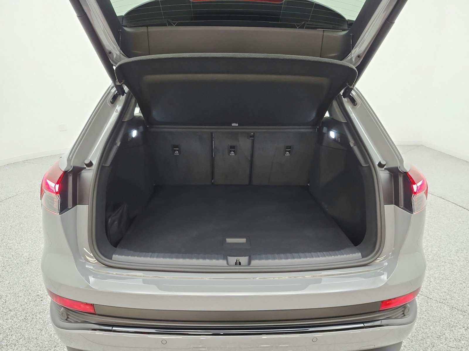 Used 2024 Pebble Gray Audi Premium Plus 55 quattro image 18
