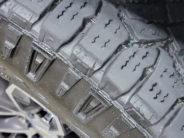 Used 2019 SUMMIT WHITE Chevrolet 4WD ZR2 image 11