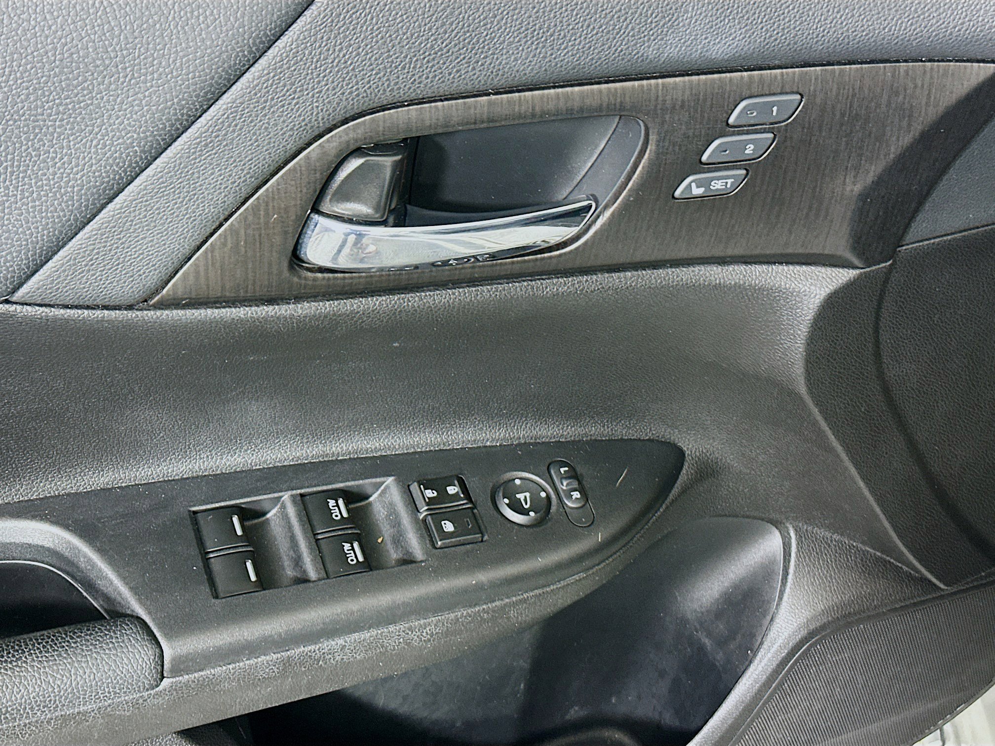 Used 2014 Silver Honda EX-L image 14