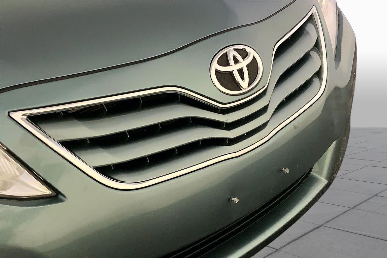 Used 2011 Aloe Green Metallic Toyota LE image 31