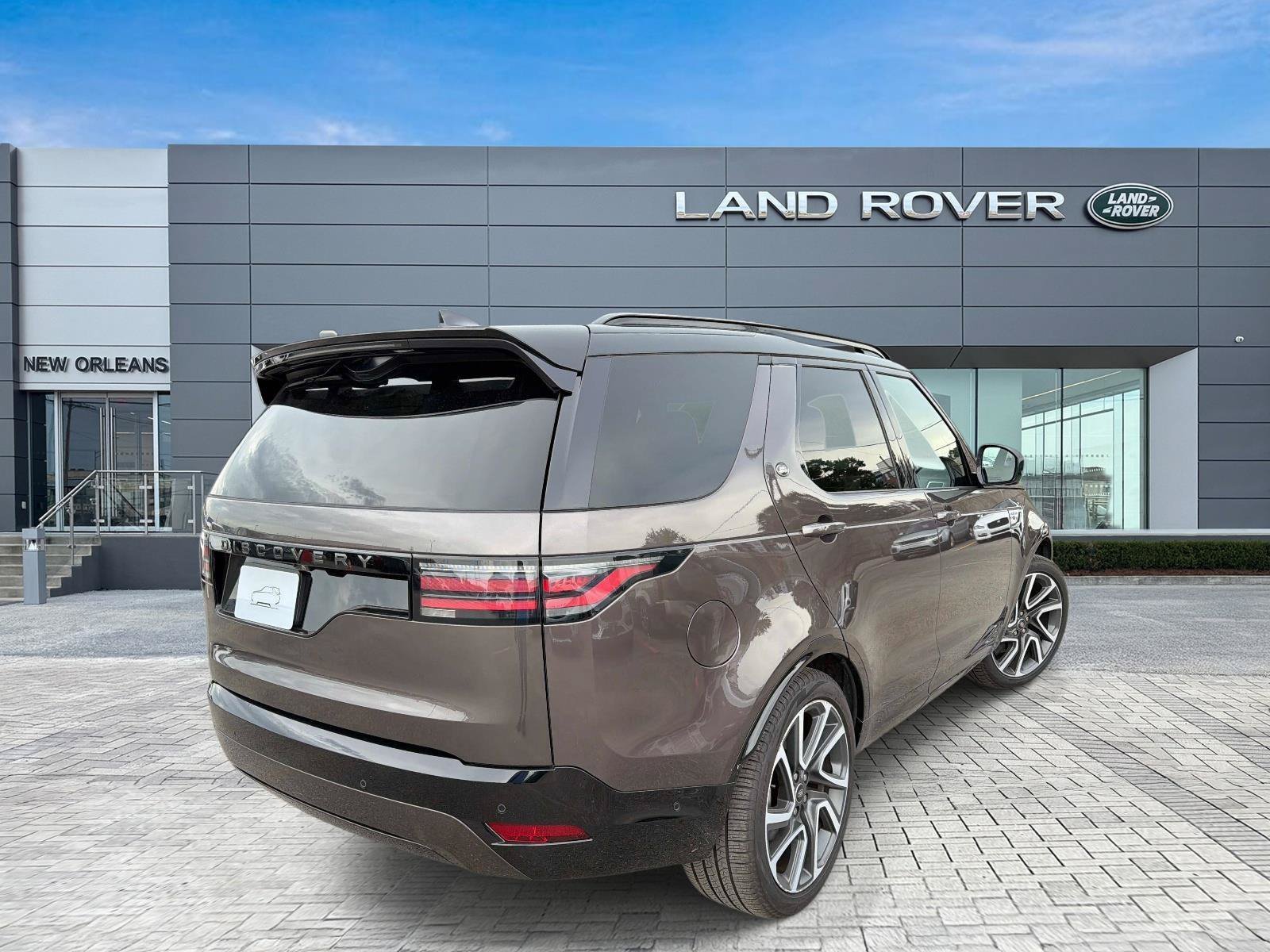 Certified Used 2025 Gray Land Rover Dynamic SE image 6