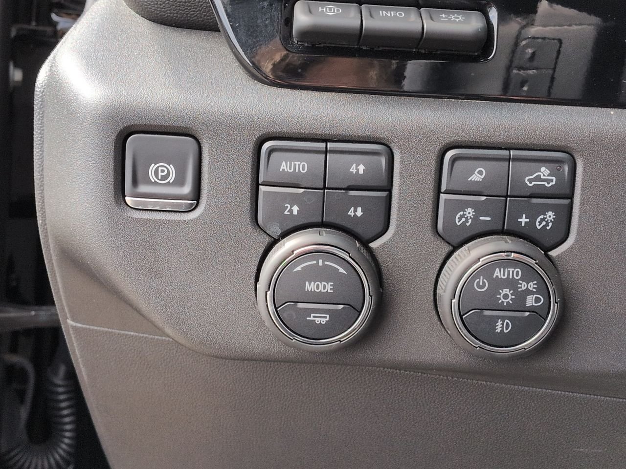 Used 2025 Black Chevrolet ZR2 image 18
