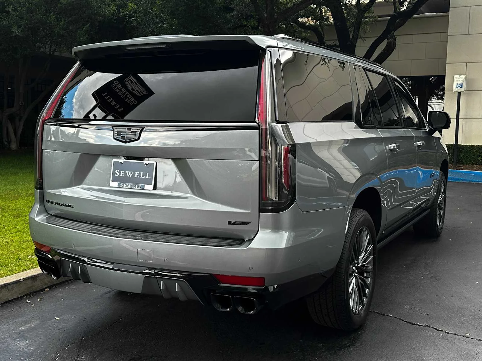 Used 2023 Argent Silver Metallic Cadillac Escalade ESV-V image 4