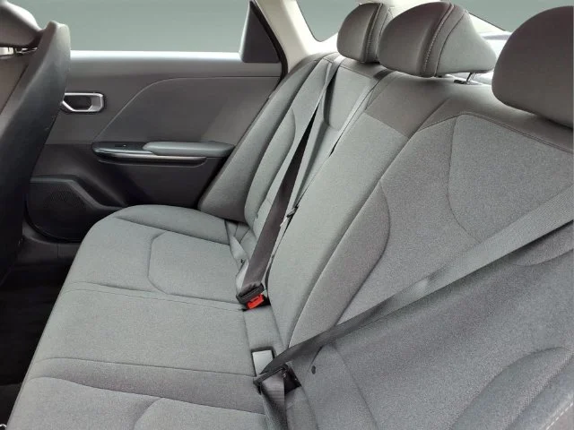 2025 Kia K4 LXS - Photo 13