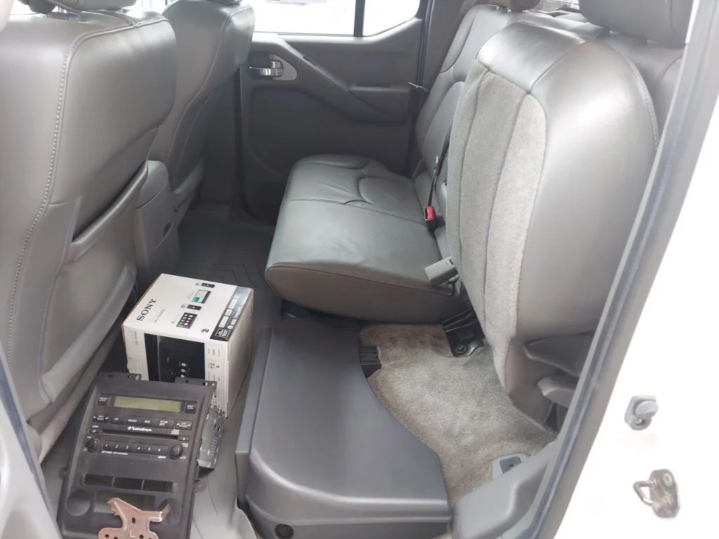 Used 2011 White Nissan SL image 37