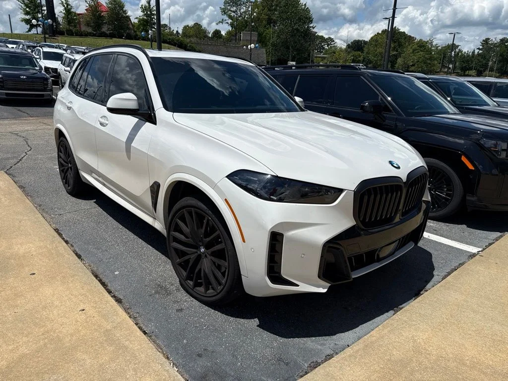 Used 2026 White BMW sDrive40i image 4
