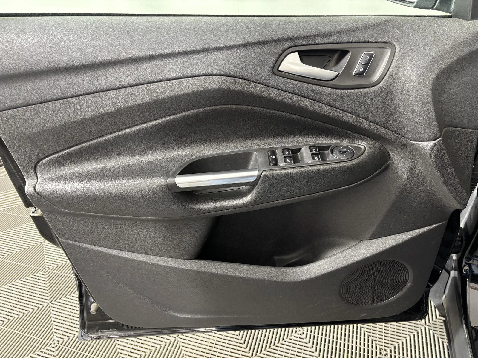 Used 2016 Shadow Black Ford SE image 14