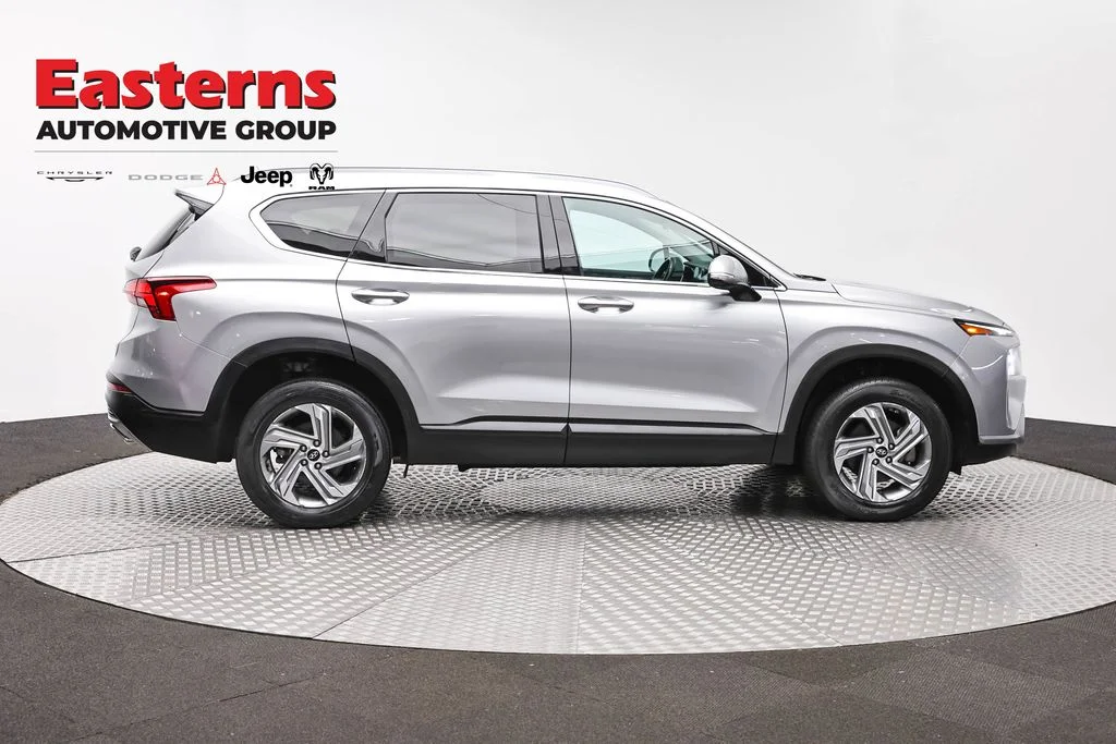 Used 2023 Silver Hyundai SEL image 4
