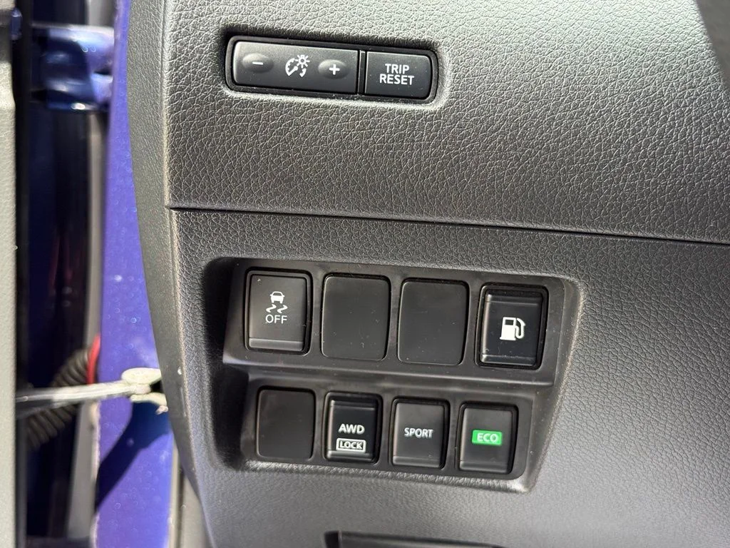 Used 2018 Blue Nissan S image 14