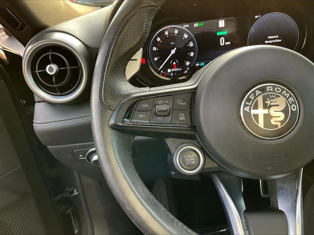 Used 2024 Grigio Alfa Romeo Veloce image 11