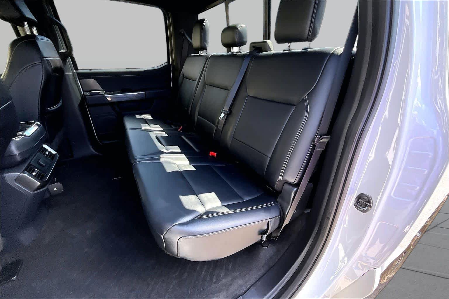 Used 2023 Oxford White Ford XLT image 21