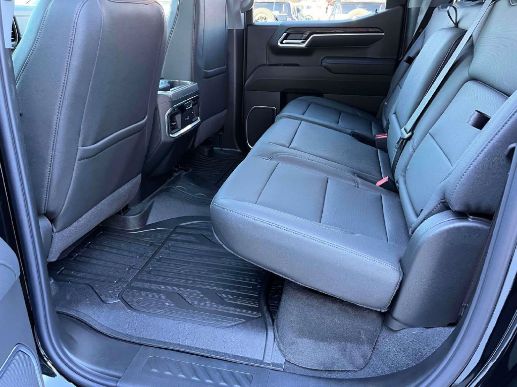 2026 GMC Sierra 1500 SLT - Photo 17
