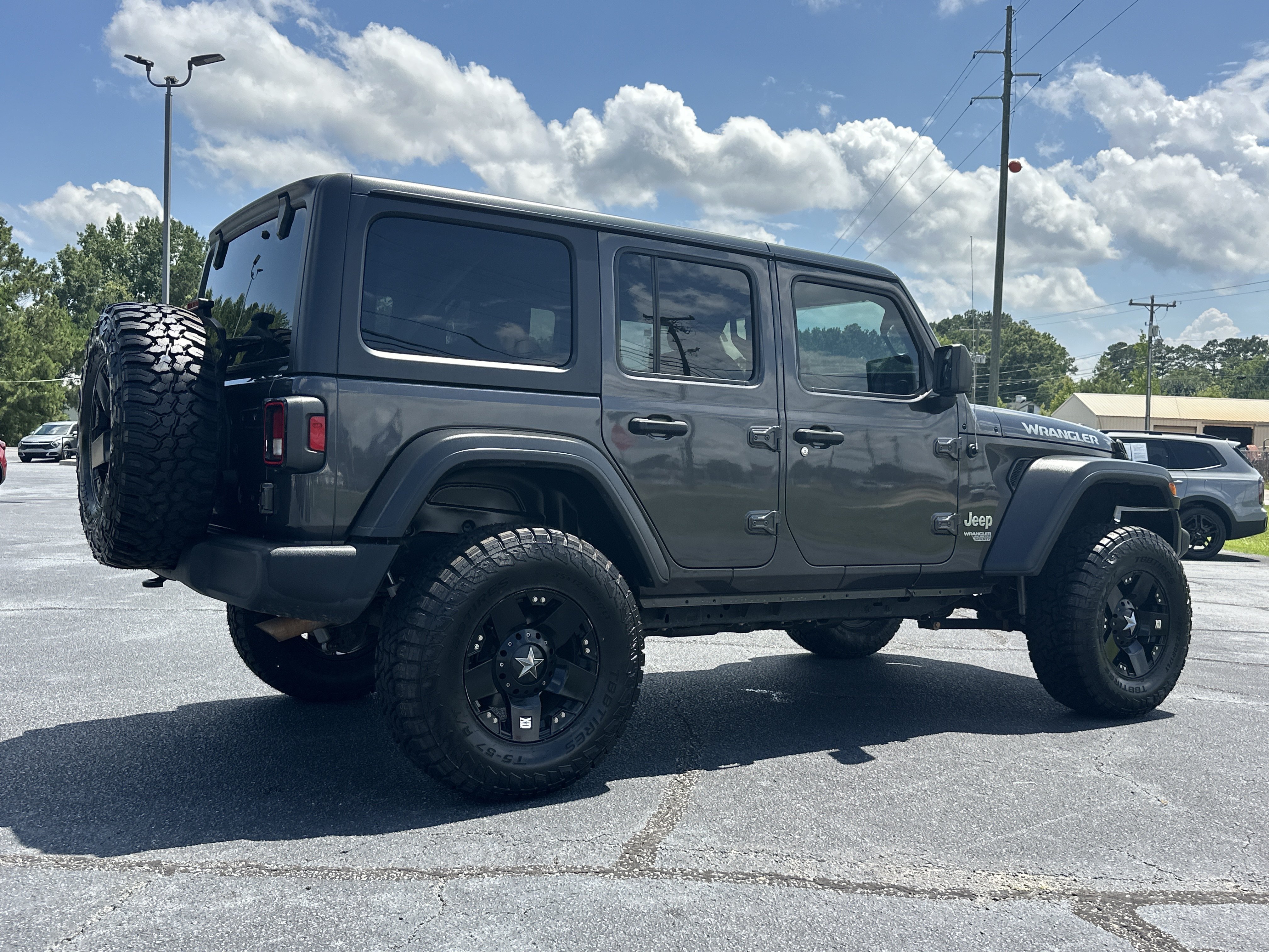 Used 2020 Granite Crystal Metallic Clearcoat Jeep Sport S image 8