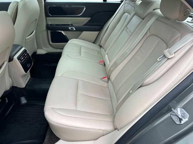 Used 2017 Green Lincoln Select image 11