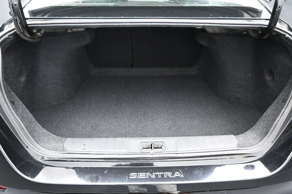 Used 2022 Super Black Nissan SV image 30