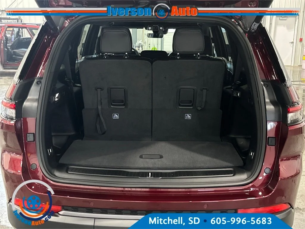 New 2026 Velvet Red Pearl-Coat Exterior Paint Jeep Laredo image 7
