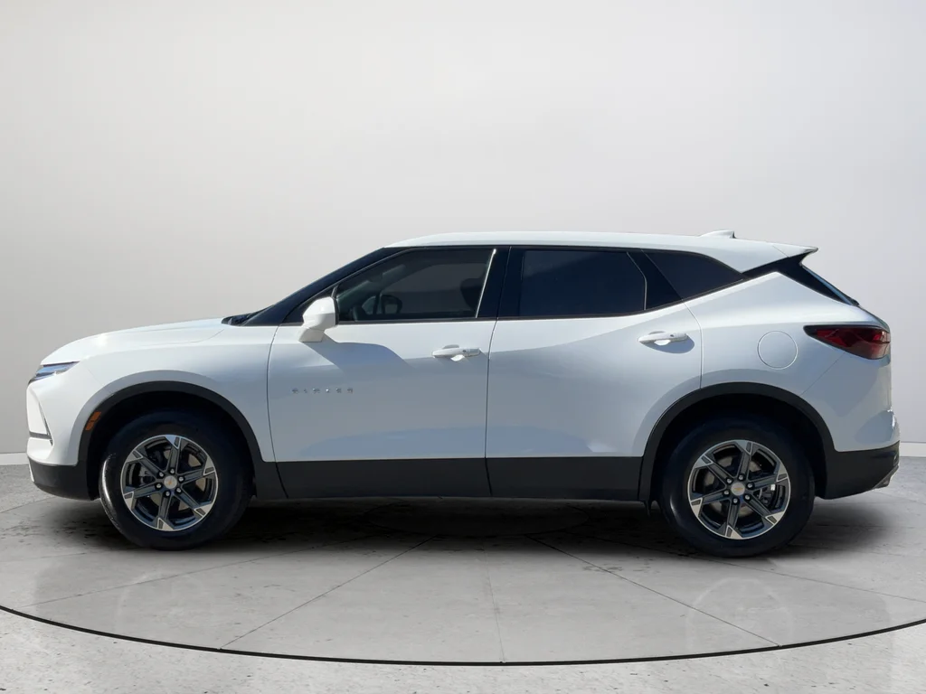 Used 2025 White Chevrolet LT image 10