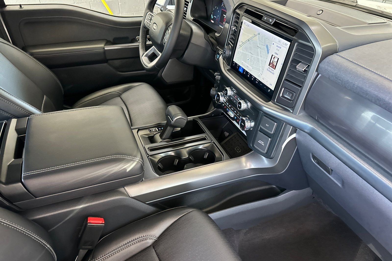 Used 2025 White Ford Lariat image 15