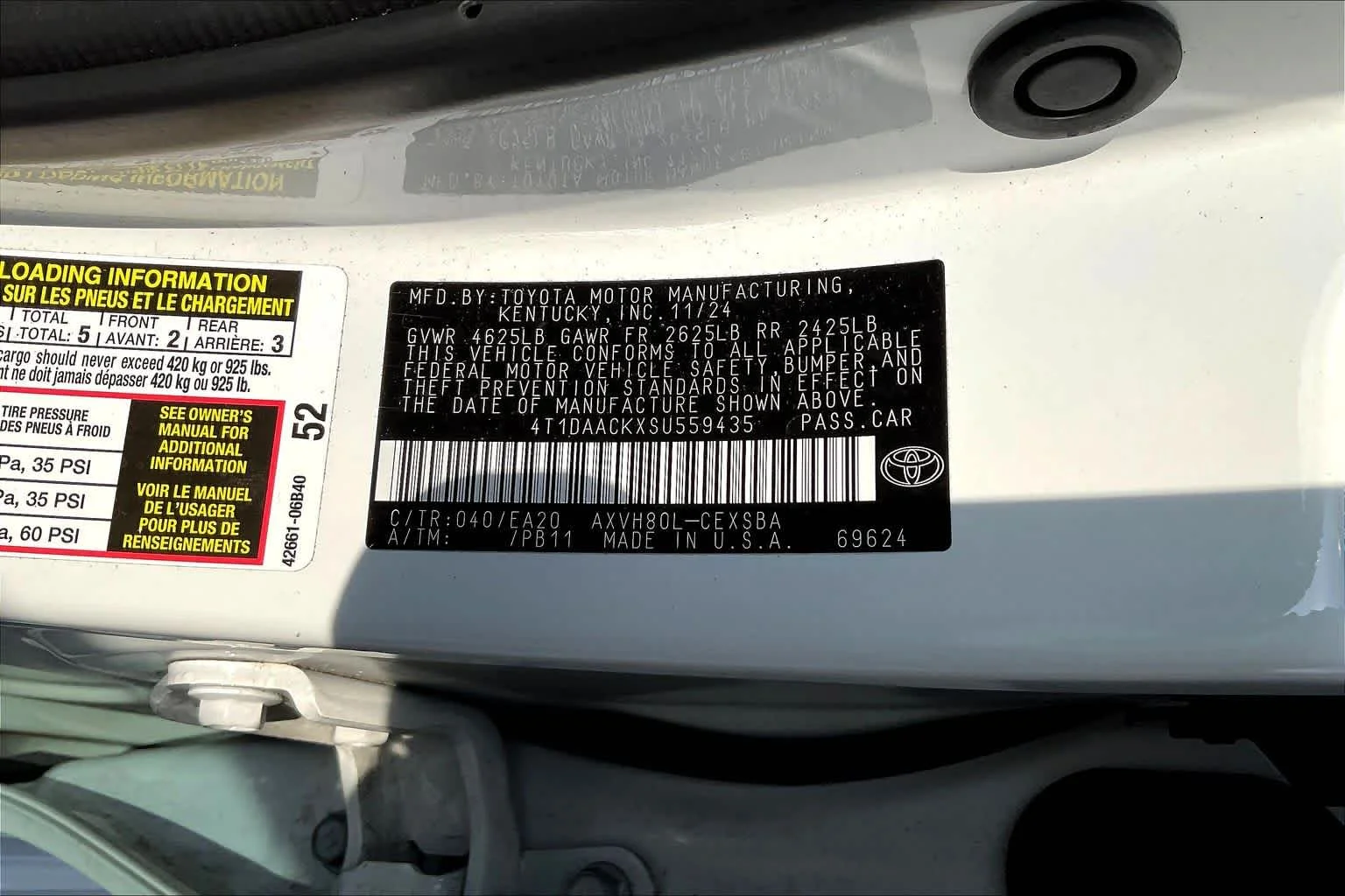Used 2025 Ice Cap Toyota SE image 33