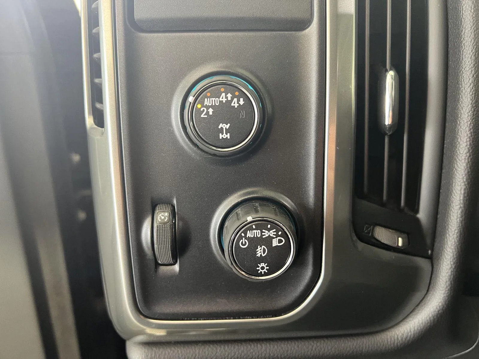 Used 2018 Black Chevrolet LT image 14