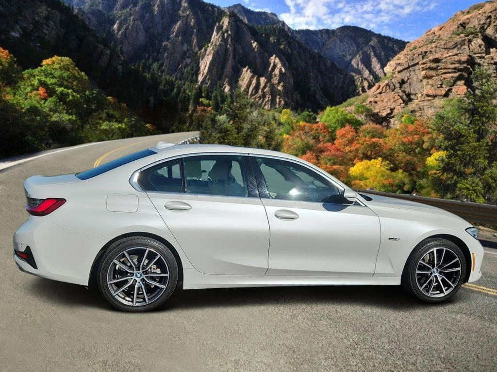 Used 2022 White BMW 330e xDrive image 2