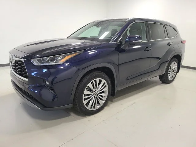 Used 2023 Blueprint Toyota Platinum image 3