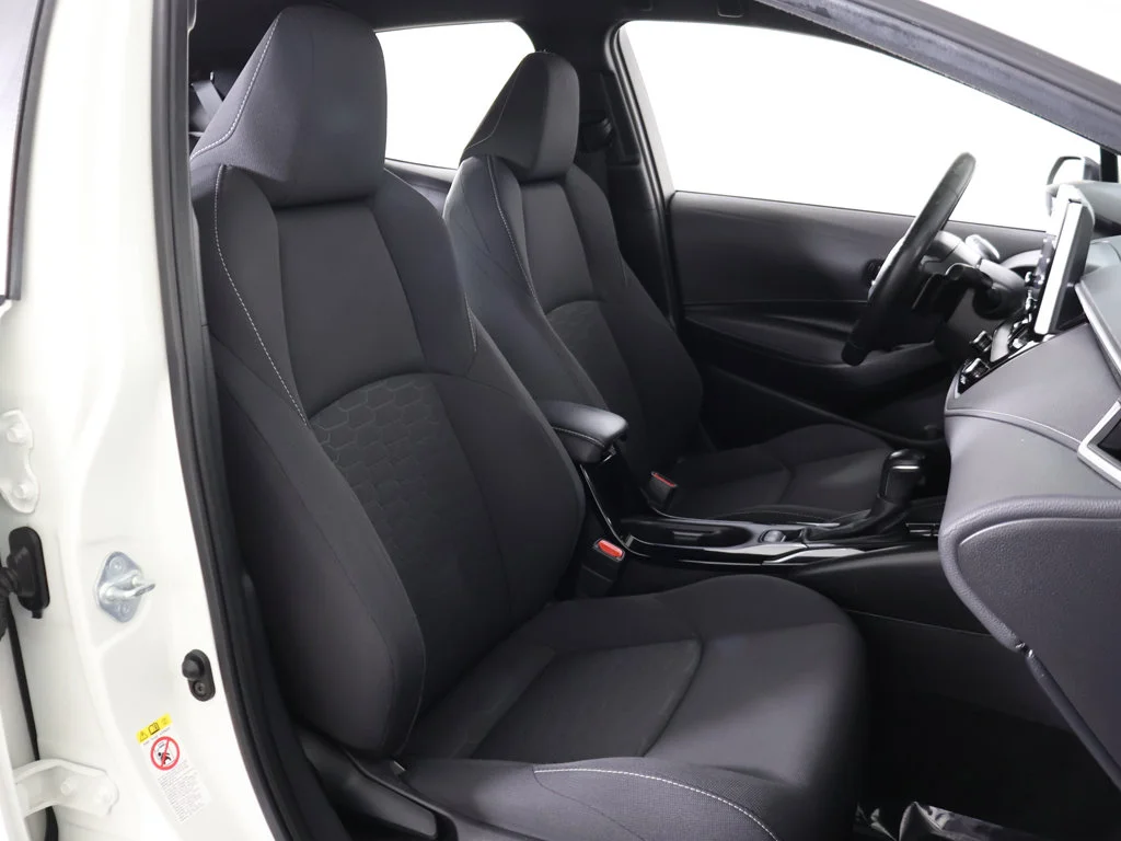 Used 2019 White Toyota SE image 28
