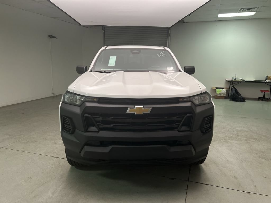 New 2026 Summit White Chevrolet WT image 3