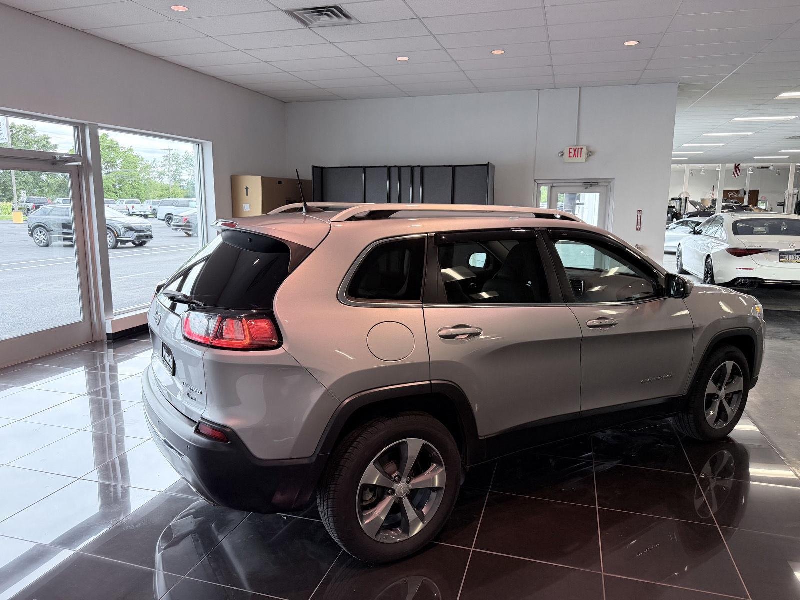 Used 2019 Billet Silver Metallic Clearcoat Jeep Limited image 4
