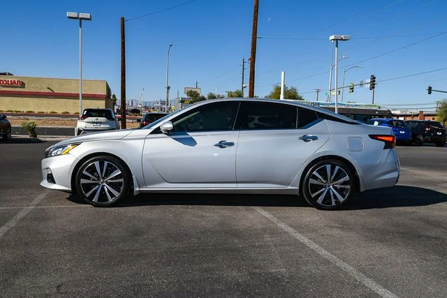 Used 2019 Silver Nissan 2.5 Platinum image 2