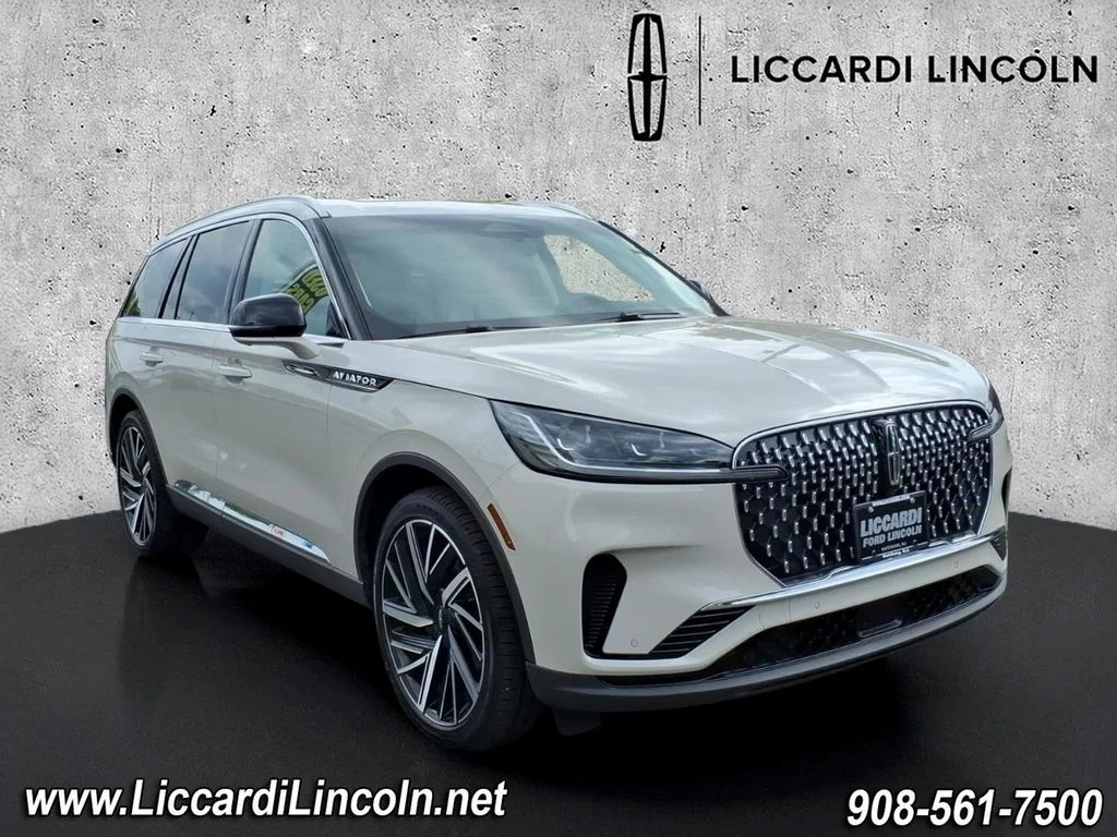 2025 Lincoln Aviator Reserve AWD's photo