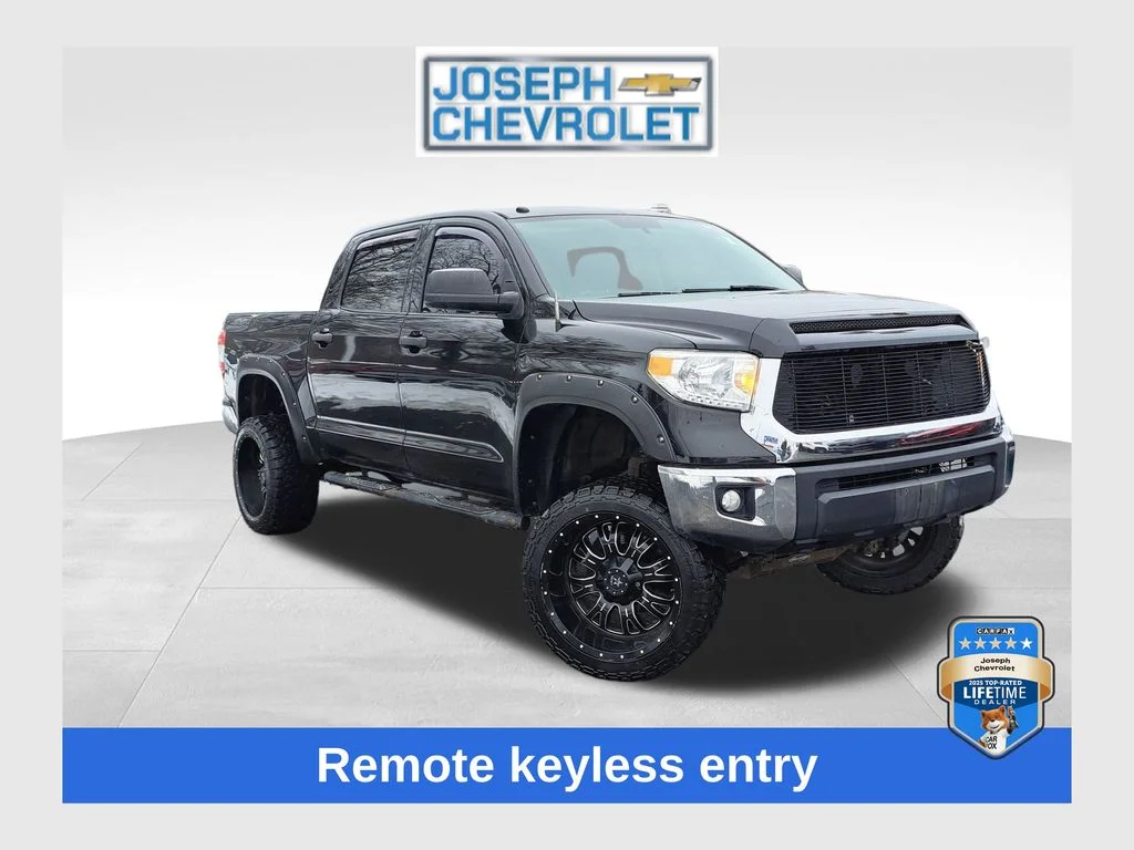 2017 Toyota Tundra SR5 5.7L 4WD FFV Crew Max Short Bed's photo