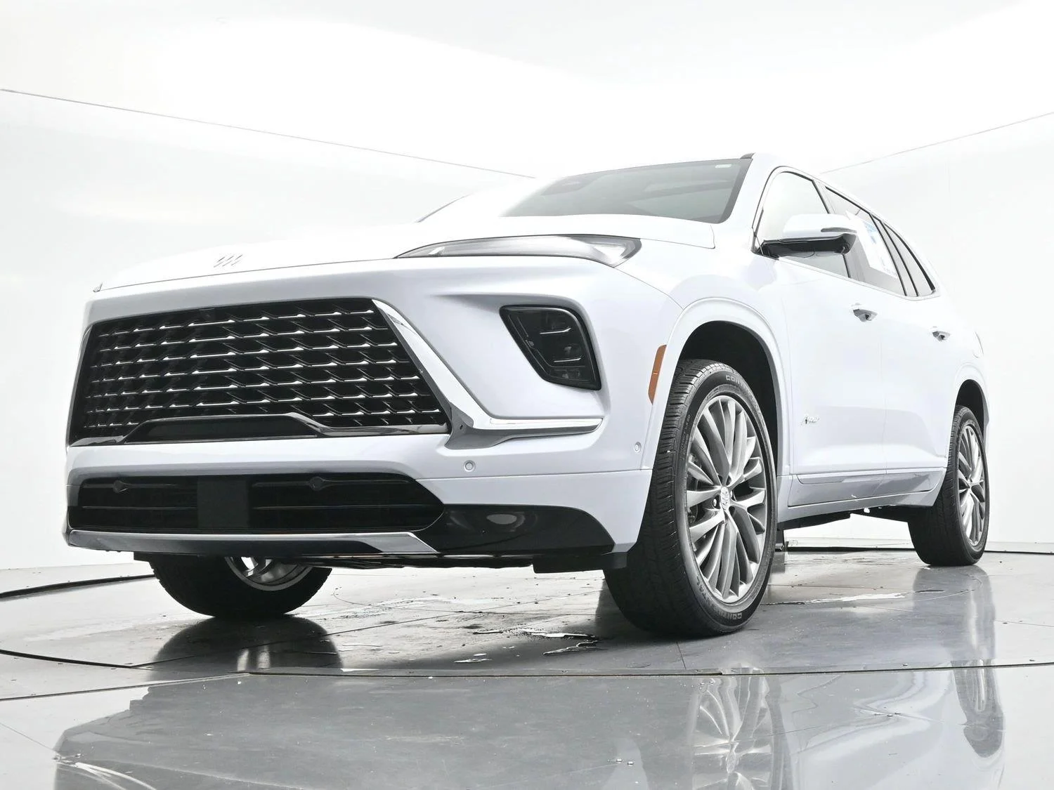 Used 2026 Iridescent White Tricoat Buick Avenir image 52