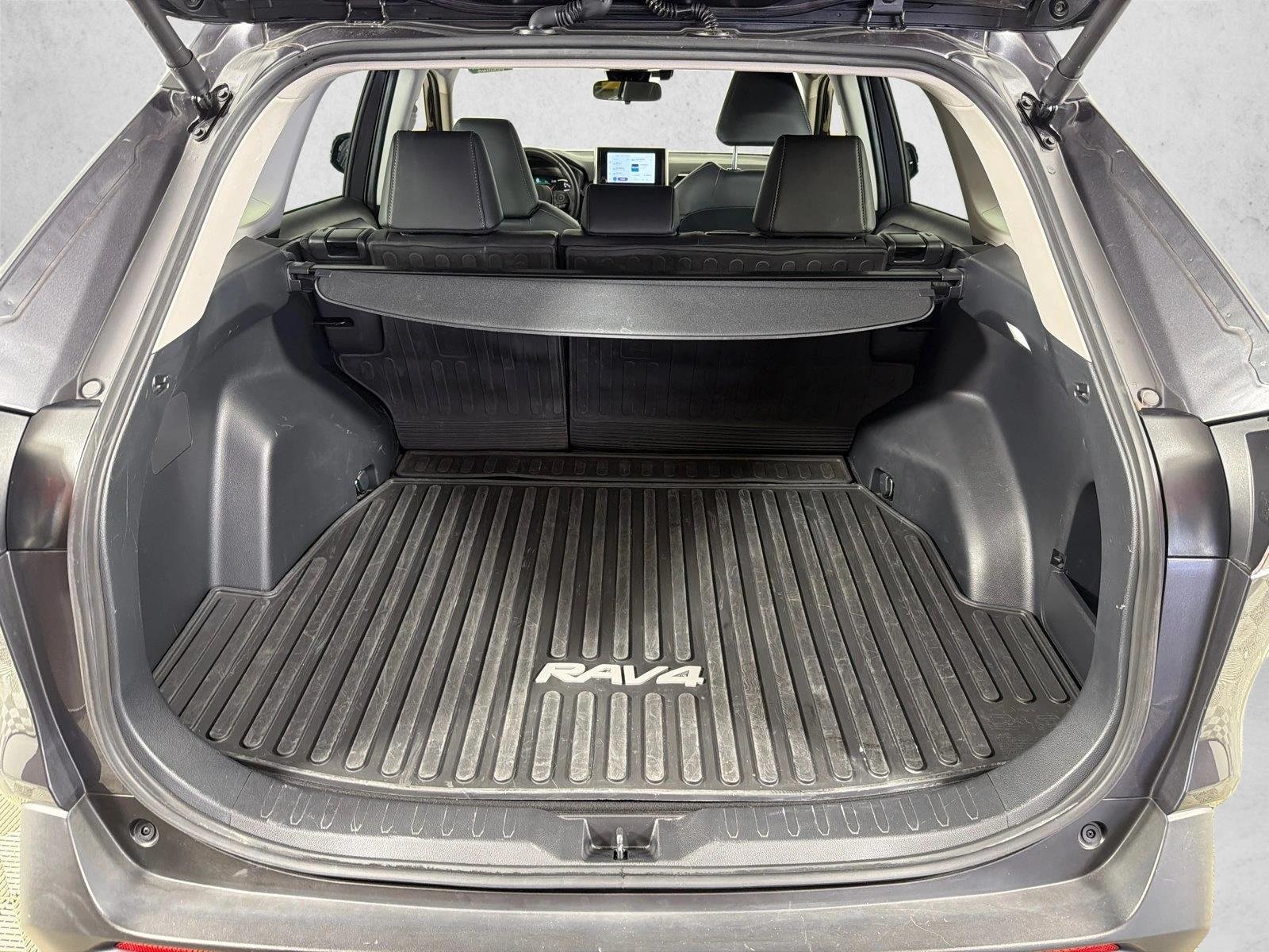 Certified Used 2025  Toyota XLE Premium image 19