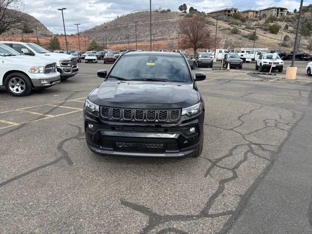 New 2026 Diamond Black Crystal Pearl-Coat Exterior Paint Jeep Latitude image 3