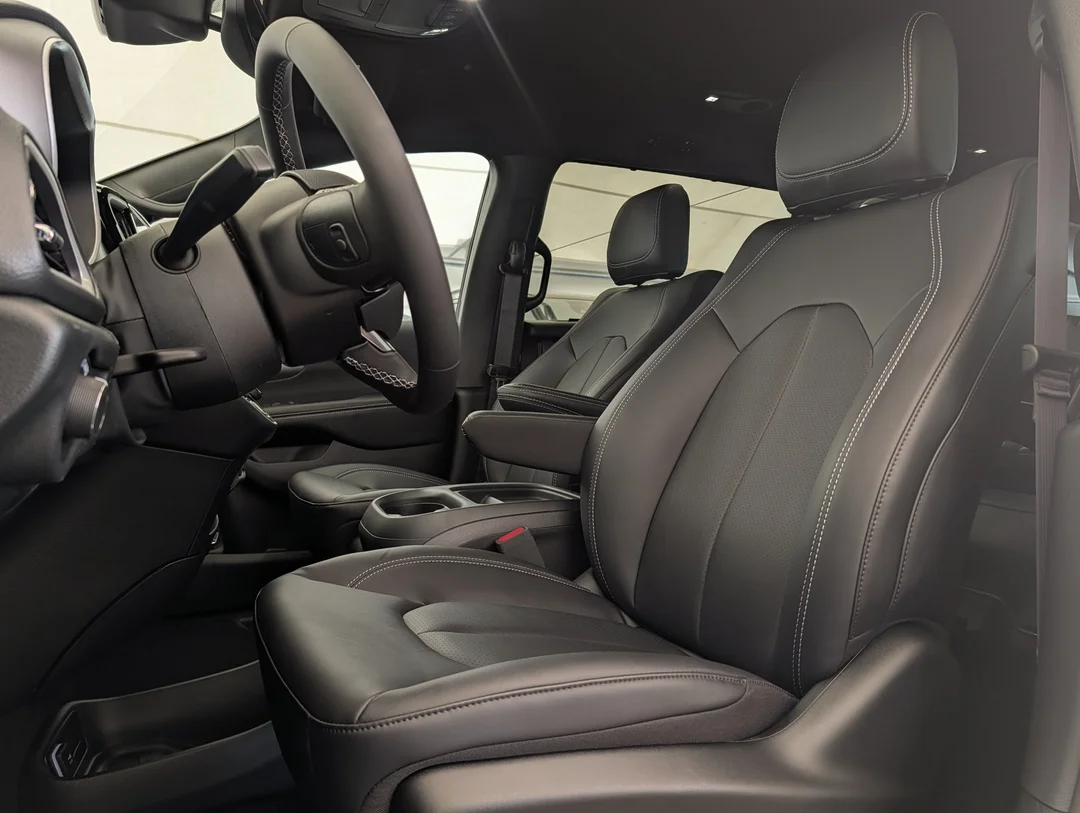 New 2027 White Chrysler Select - - AWD - 3.6L Pentastar VVT V6 - Safety Sphere Pkg w/ 360 Cam - Stow n Go Seats & More! image 15