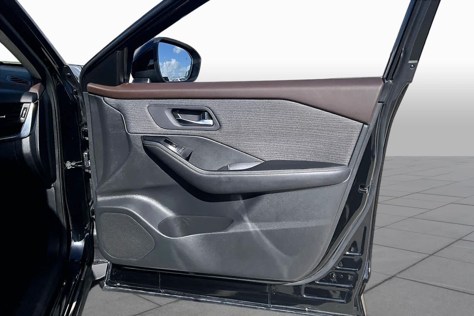 Used 2023 Super Black Nissan SV image 25