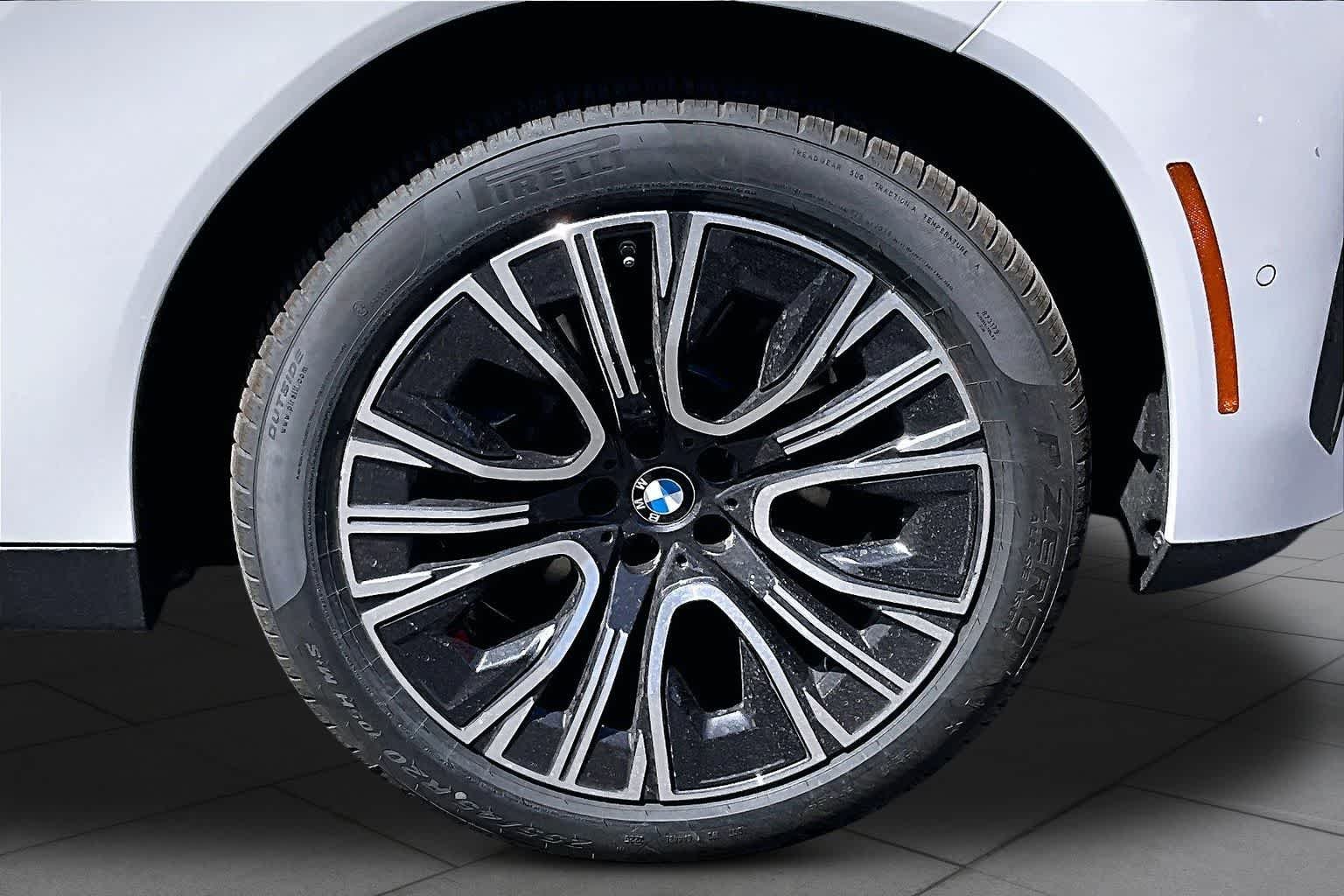 New 2026 Mineral White Metallic BMW 30 xDrive image 11